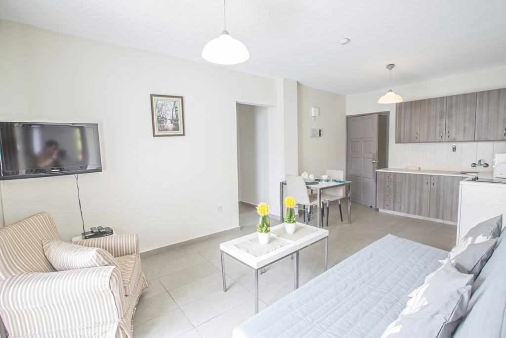 Merab Napa Suites Aya Napa Dış mekan fotoğraf